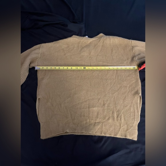 Women’s G.I.L.I. pullover goldenrod color pullover sweater with side slits - Picture 6 of 11